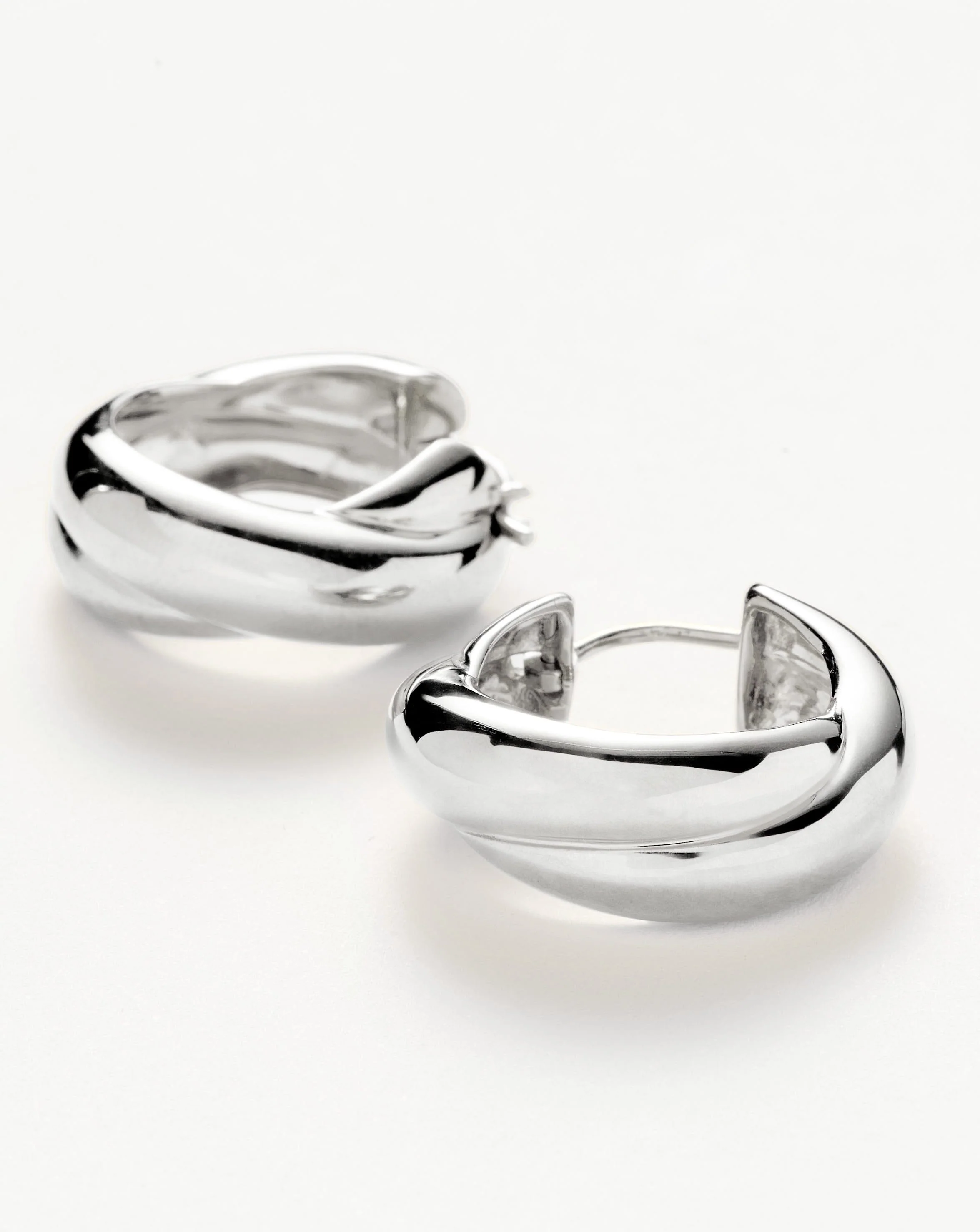 Lucy Williams Chunky Medium Entwine Hoop Earrings | Silver Plated - Image 4