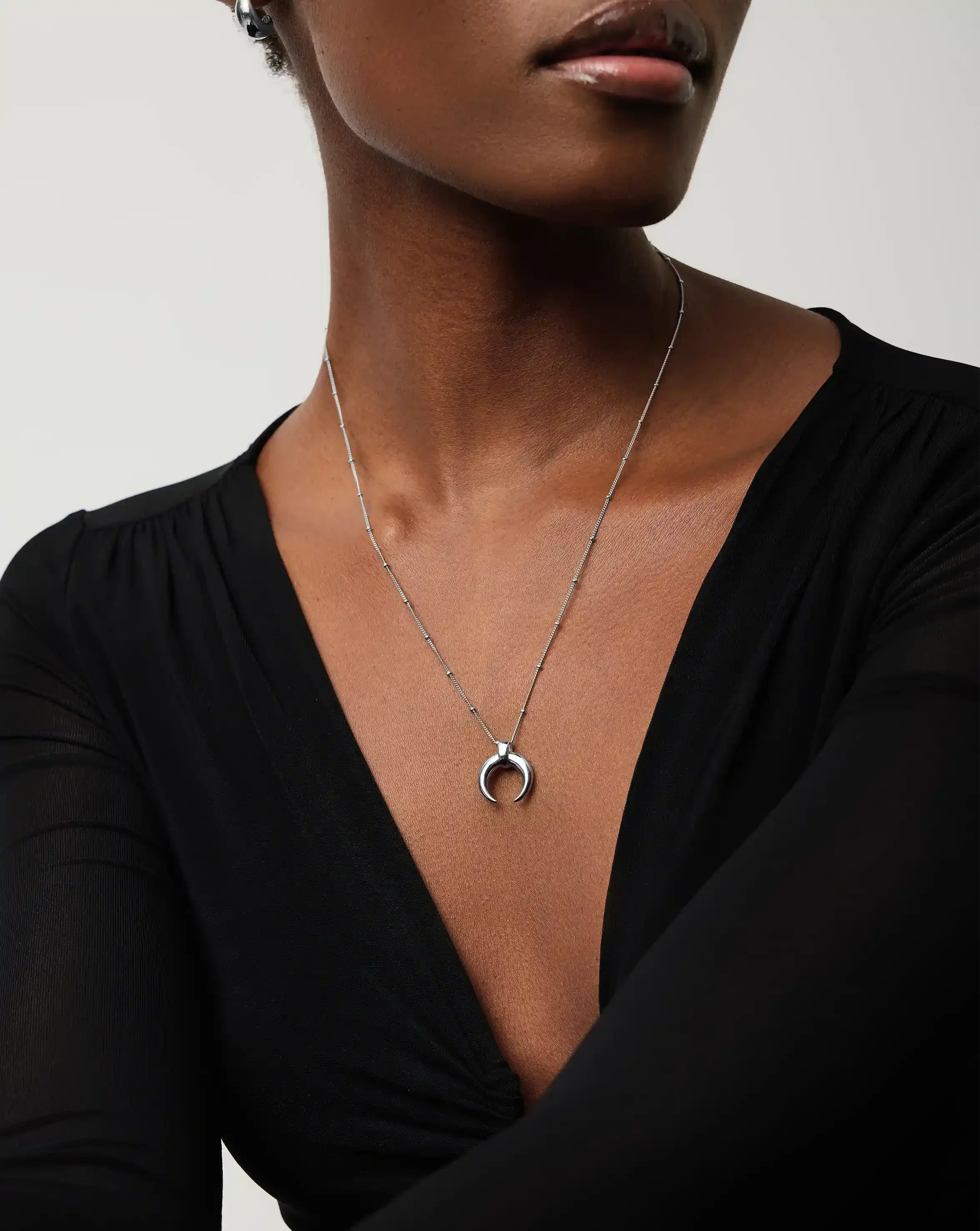 Lucy Williams Large Horn Pendant Necklace - Image 3